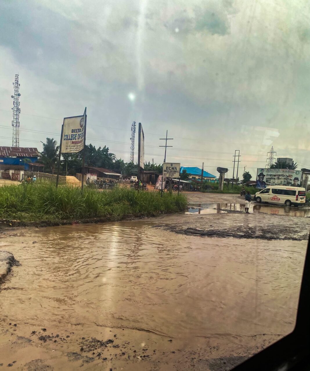 GRIDLOCK WORSENS ON MOSOGAR ROAD AS RESIDENTS RENEW CALLS FOR URGENT INTERVENTION GRIDLOCK WORSENS ON MOSOGAR ROAD AS RESIDENTS RENEW CALLS FOR URGENT INTERVENTION