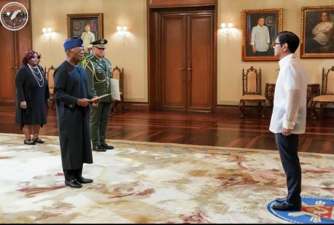 IBOK-ETE IBAS PRESENTS LETTERS OF CREDENCE TO PHILIPPINE PRESIDENT MARCOS IBOK-ETE IBAS PRESENTS LETTERS OF CREDENCE TO PHILIPPINE PRESIDENT MARCOS