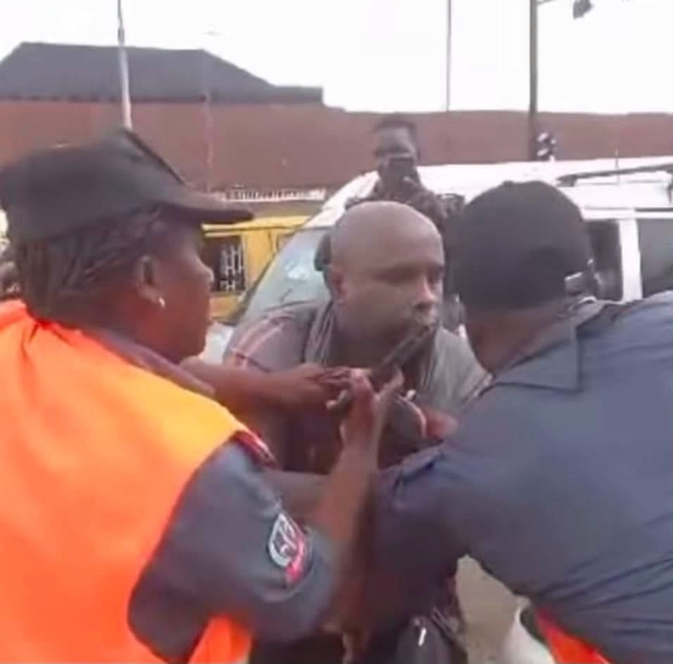 Edo Police Probe Viral Video As IRT Officer Fires Rifle During Clash With EDSTMA Officials Edo Police Probe Viral Video As IRT Officer Fires Rifle During Clash With EDSTMA Officials