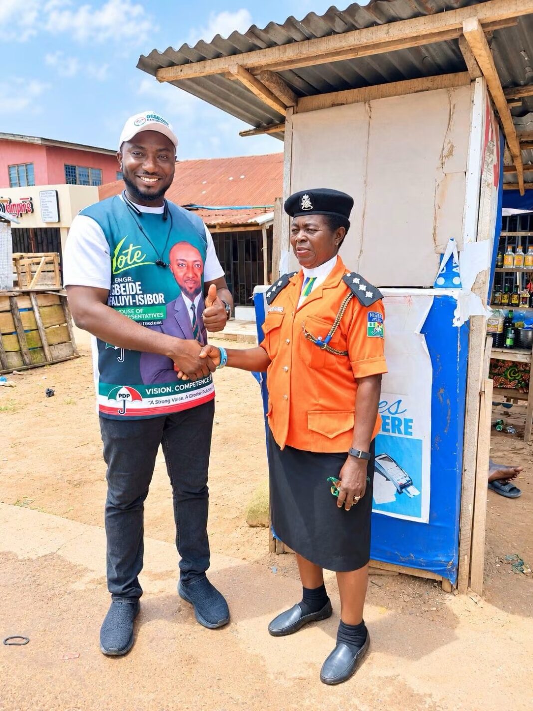 Ex-Edo Commissioner Celebrates Traffic Warden After 35 Years Of Service Ex-Edo Commissioner Celebrates Traffic Warden After 35 Years Of Service
