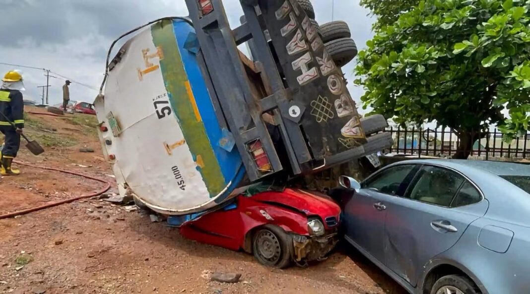 Five Killed as Fully Loaded Diesel Tanker Crushes Vehicles in Ibadan Five Killed as Fully Loaded Diesel Tanker Crushes Vehicles in Ibadan