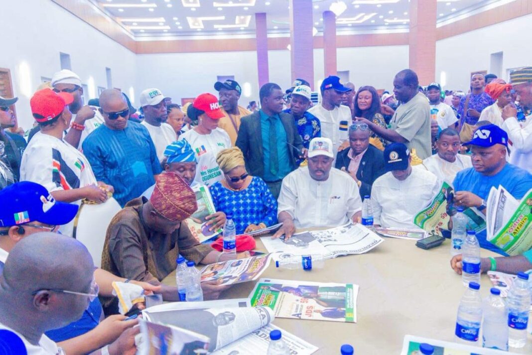 Sanusi’s 58th Birthday Turns Tinubu Day as Thousands Gather in Ilaji, Declare Support for APC Sanusi’s 58th Birthday Turns Tinubu Day as Thousands Gather in Ilaji, Declare Support for APC